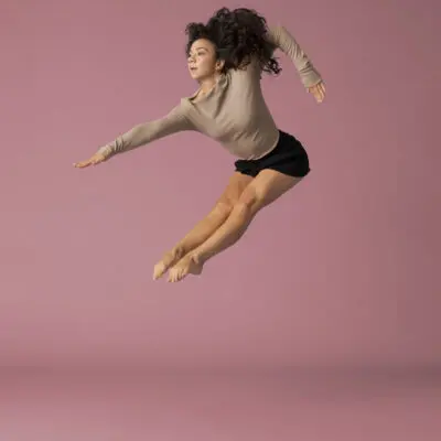 Hannah Seiden action shot by Stephanie Crousillat