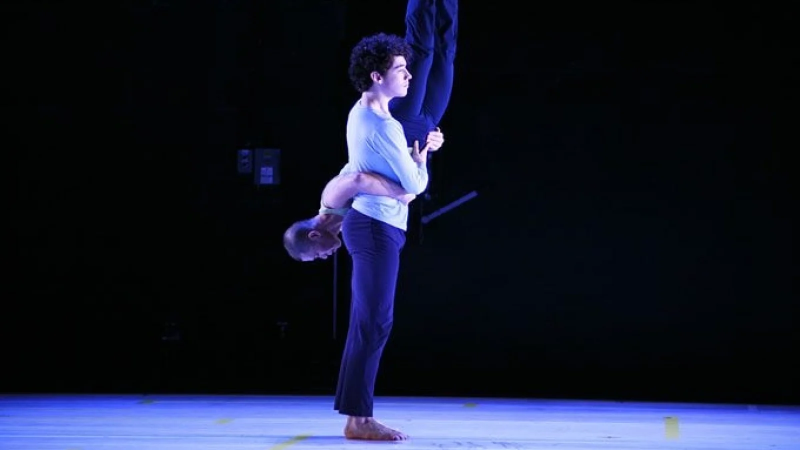 ANOTHER EVENING BOW DOWN BILL T JONES 680w_x395h_c-ae_web4-1313588974